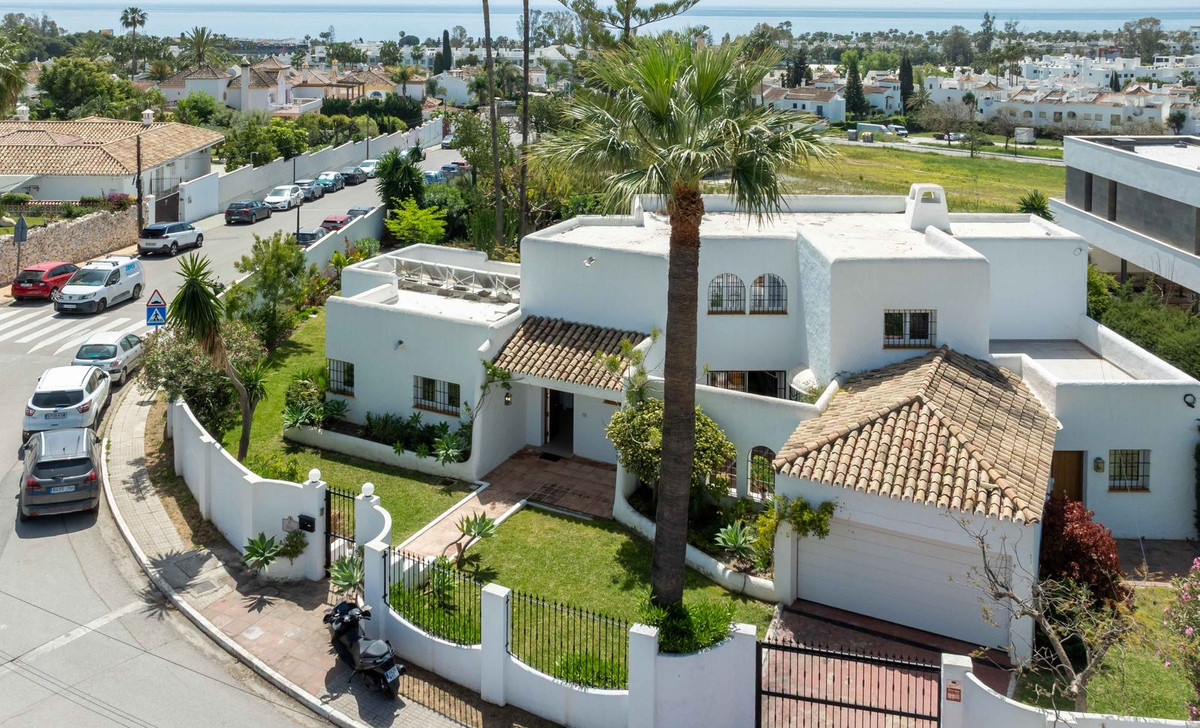 5-bedroom villa for sale in Bel Air