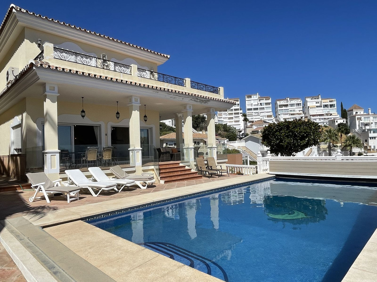 6-bedroom villa for sale in Riviera del Sol