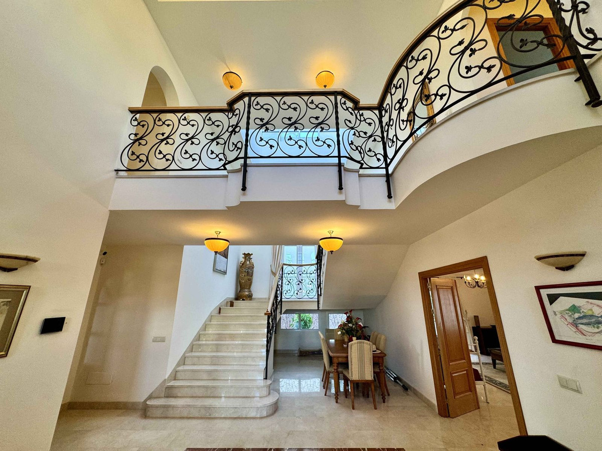6-bedroom villa for sale in Riviera del Sol