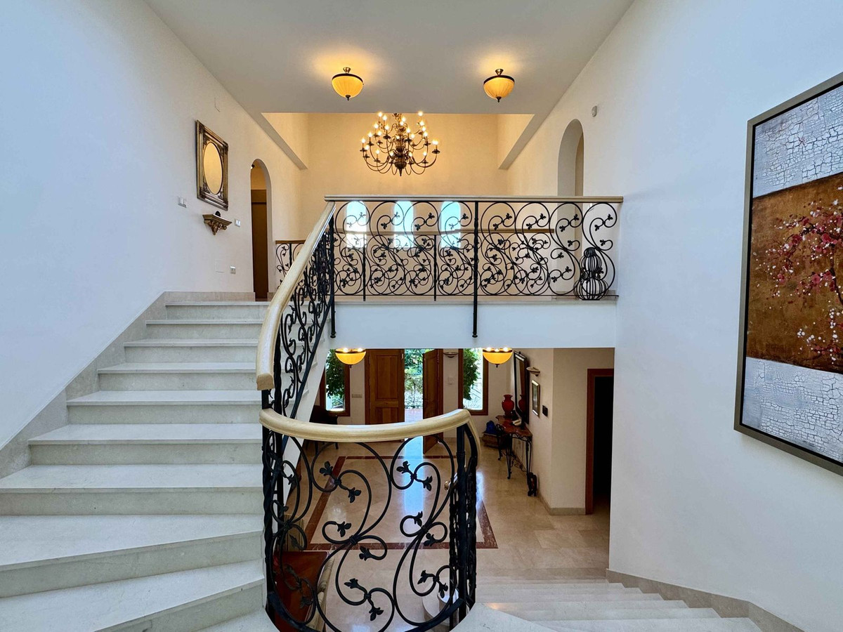 6-bedroom villa for sale in Riviera del Sol