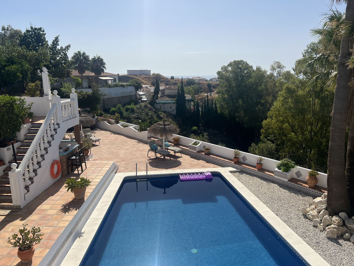 5-bedroom villa for sale in central Benalmadena