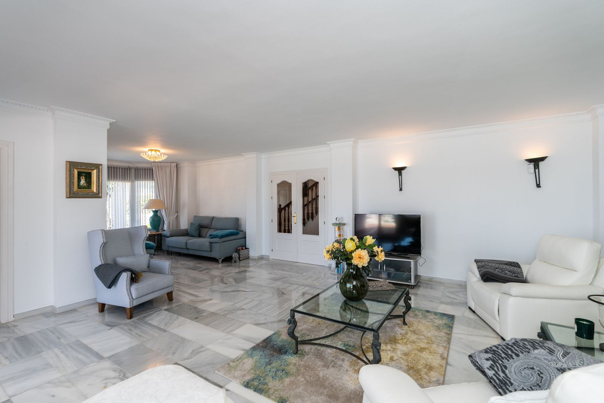 4-bedroom villa for sale in El Chaparral