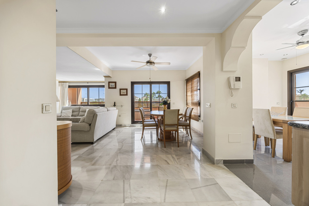 5-bedroom apartment for sale in central Estepona