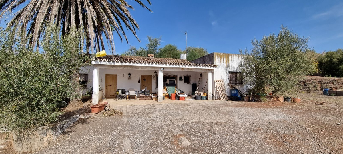 2-bedroom villa for sale in central Estepona