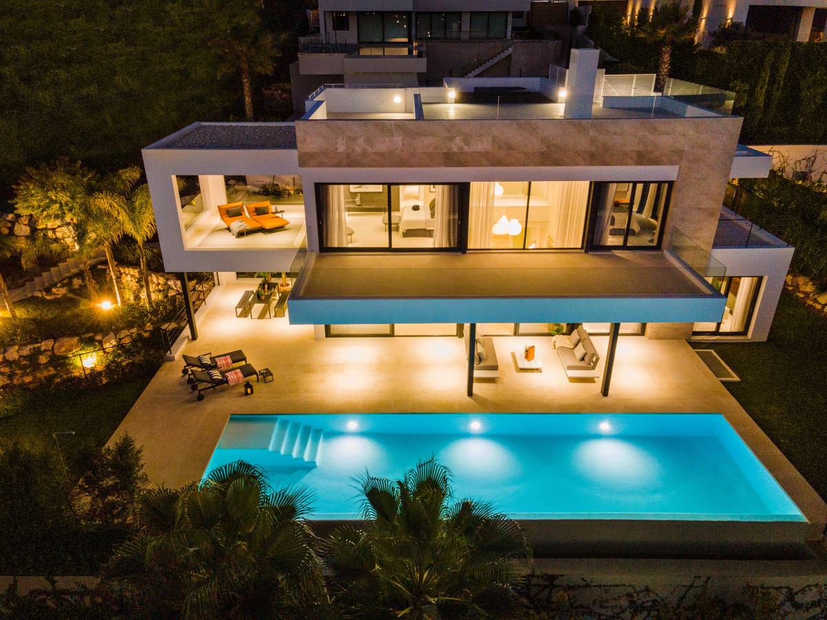 5-bedroom villa for sale in Nueva Andalucía