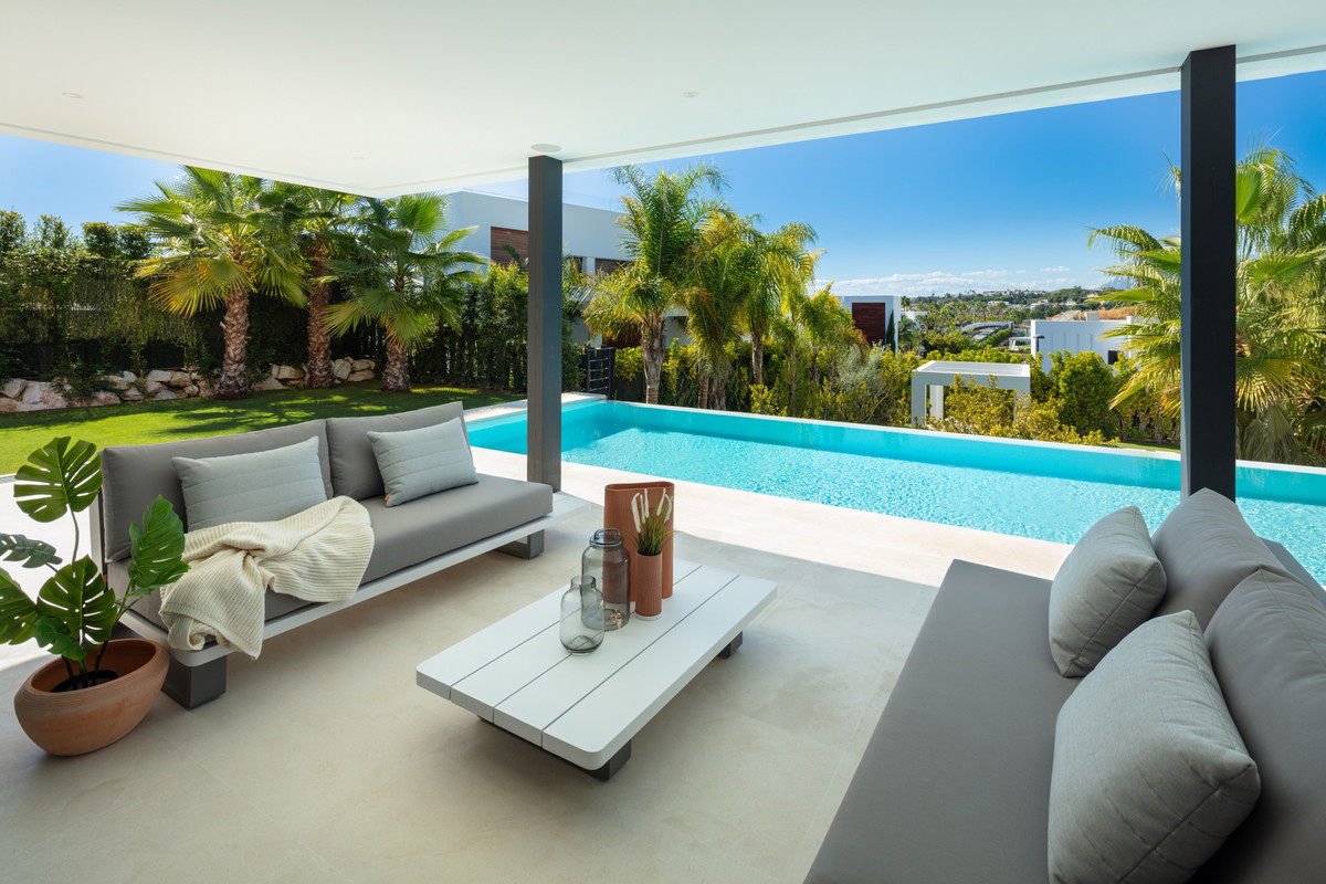 5-bedroom villa for sale in Nueva Andalucía