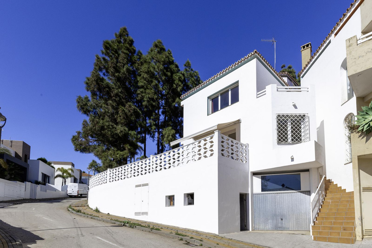 3-bedroom villa for sale in Artola