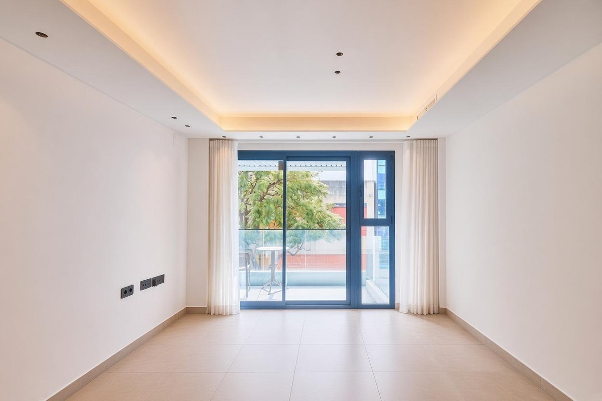 3-bedroom apartment for sale in central Fuengirola