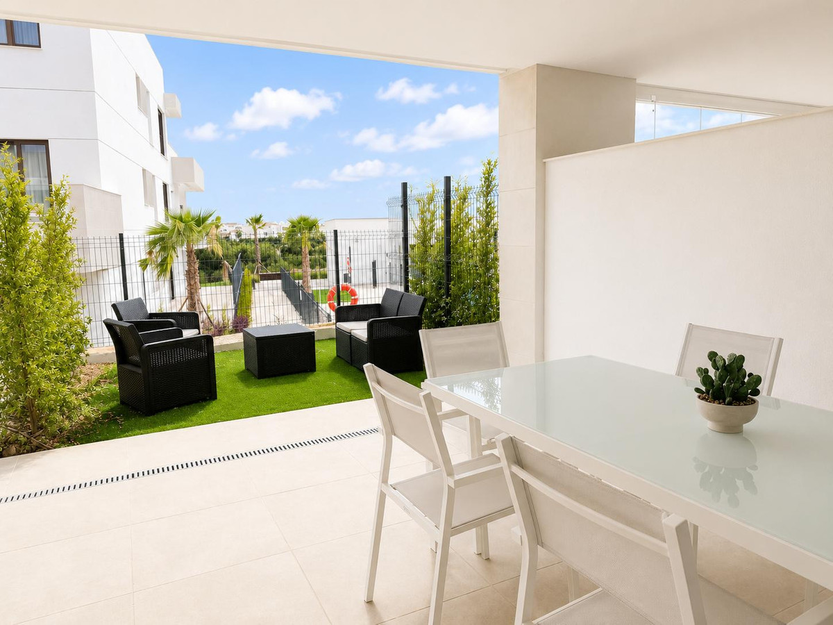 3-bedroom apartment for sale in central Estepona