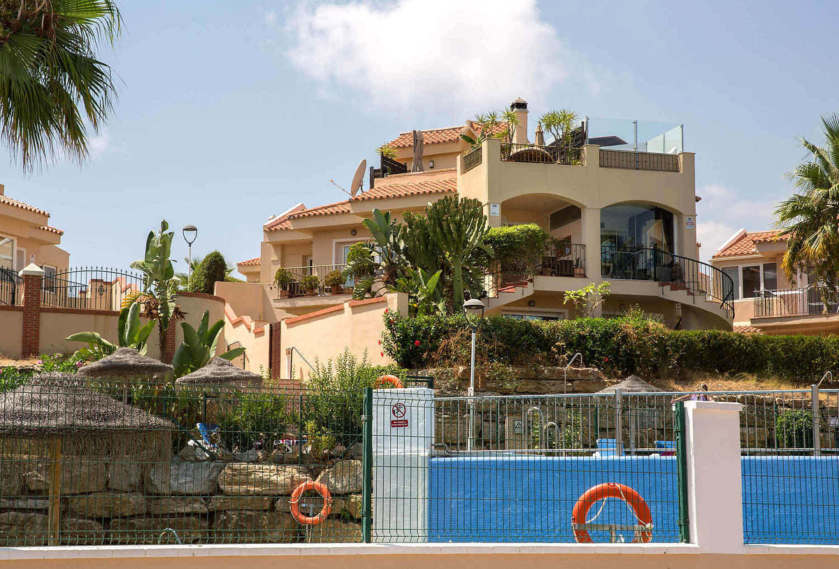 4-bedroom villa for sale in Riviera del Sol